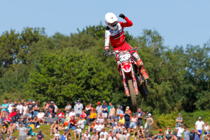 Herbreteau renoue avec la victoire à Rauville-la-Place en MX2. Victoire et plaque rouge pour Desprey en MX1.